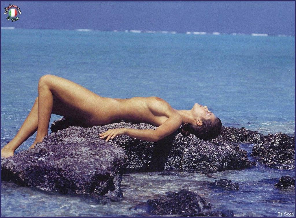 Manuela Arcuri Nude Page 8 Pictures Naked Oops Topless Bikini Video Nipple