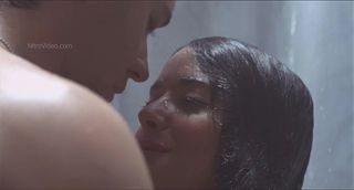 Video Salma Hayek Naked In The Shower - Breaking Up (1997)