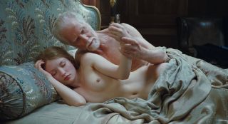 Video Emily Browning Absolutely Nude - Sleeping Beauty (2011)