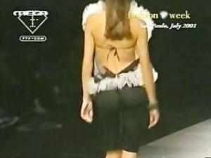 Video Adriana Lima See Through Top On Runway