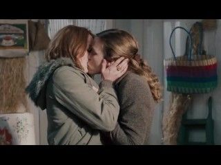Video Lena Heady And Piper Perabo Lesbian Kiss