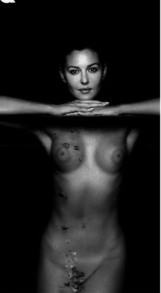 Monica bellucci nude boobs and bush in le concile de pierre picture