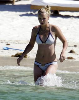 Caroline Wozniacki na Bikini [1191x1500] [168.64 kb]