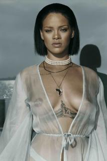 Rihanna Nackt [2000x3000] [898.17 kb]