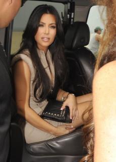 Kim Kardashian [849x1181] [88.74 kb]
