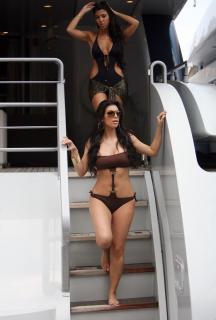 Kim Kardashian [1453x2145] [195.73 kb]
