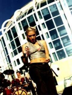 Gwen Stefani [272x360] [22.7 kb]