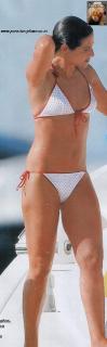 Nuria Roca dans Bikini [384x1233] [53.41 kb]