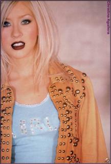 Christina Aguilera [710x1043] [122.22 kb]