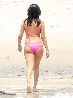 Selena Gomez na Bikini [583x777] [60.65 kb]