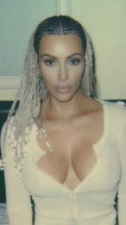 Kim Kardashian [828x1472] [140.28 kb]