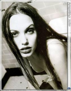 Angelina Jolie [942x1200] [173.65 kb]