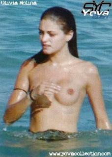 Olivia Molina in Topless [285x400] [22.36 kb]