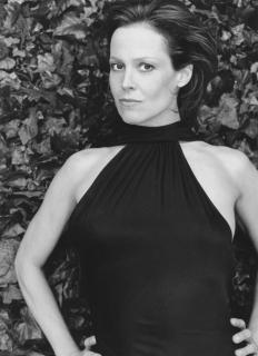 Sigourney Weaver [936x1290] [108.71 kb]