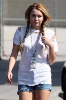 Miley Cyrus [760x1140] [95.53 kb]