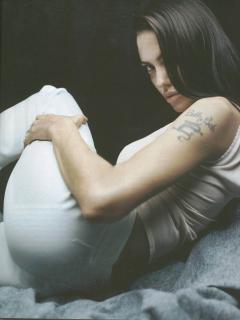 Angelina Jolie [724x963] [67.44 kb]