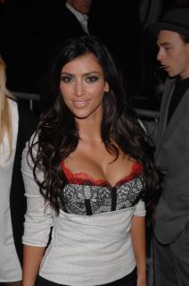 Kim Kardashian [1992x3000] [520.39 kb]