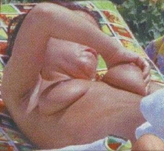 Victoria Beckham in Topless [417x386] [37.03 kb]