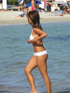 Mónica Cruz in Bikini [2679x3543] [623.51 kb]