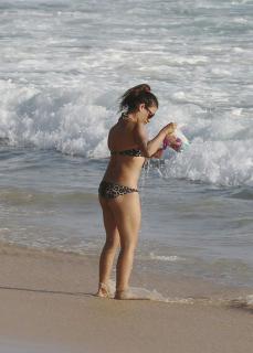 Mónica Cruz dans Bikini [1791x2500] [436.26 kb]
