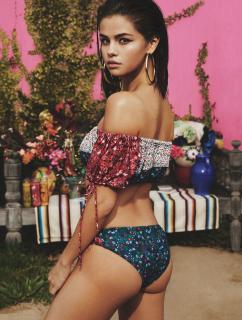 Selena Gomez dans Vogue [2273x3000] [1116.47 kb]