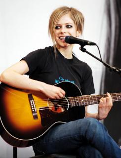 Avril Lavigne [1960x2552] [444.81 kb]