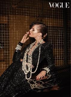 Stella Maxwell in Vogue [407x550] [87.75 kb]