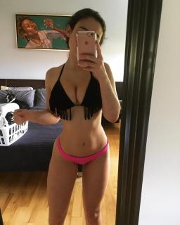 Angie Varona dans Bikini [1080x1349] [162.3 kb]