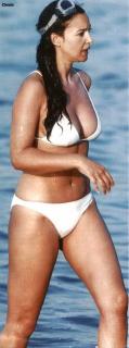Monica Bellucci na Bikini [442x1181] [106.03 kb]