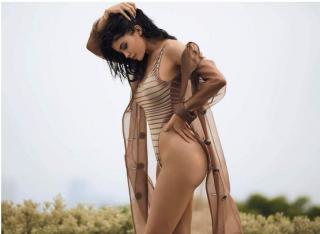 Kylie Jenner [1059x777] [94.77 kb]