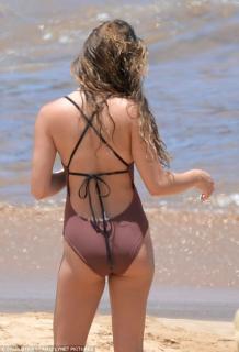 Lea Michele dans Bikini [634x928] [96.73 kb]