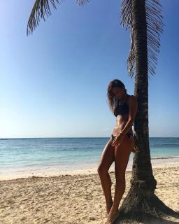 Lara Álvarez dans Bikini [1080x1350] [318.87 kb]