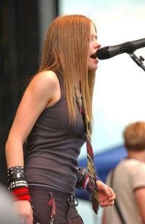 Avril Lavigne [554x850] [60.36 kb]