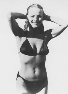 Cheryl Ladd in Bikini [562x773] [53.23 kb]