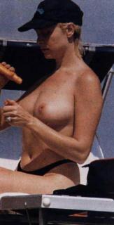 Stefania Orlando na Topless [307x600] [25.45 kb]