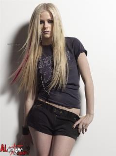 Avril Lavigne [1000x1335] [195.69 kb]