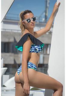 Corina Randazzo dans Bikini [704x1024] [92.25 kb]