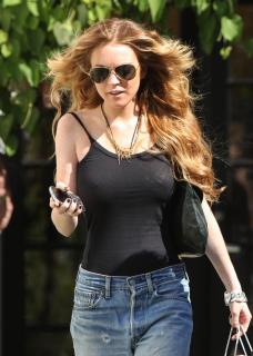Lindsay Lohan [1200x1684] [211.74 kb]