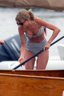 Taylor Swift dans Bikini [800x1200] [83.06 kb]