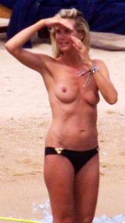 Heidi Klum in Topless [830x1475] [127.38 kb]