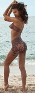 Irina Shayk dans Si Swimsuit 2009 Bodypaint [236x611] [22.76 kb]
