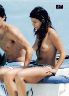 Mónica Cruz in Topless [642x894] [51.56 kb]