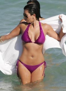 Kim Kardashian en Bikini [1200x1649] [176.7 kb]