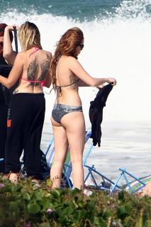 Miley Cyrus dans Bikini [1067x1600] [218.42 kb]