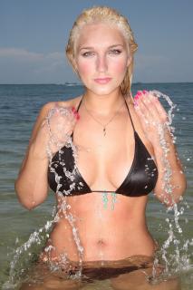 Brooke Hogan in Bikini [1200x1802] [484.76 kb]