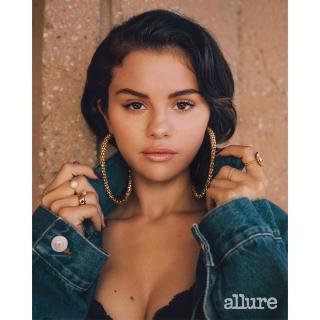 Selena Gomez [1080x1080] [175.41 kb]