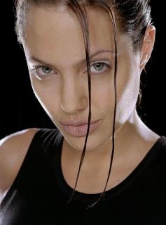 Angelina Jolie [1500x2024] [317.25 kb]