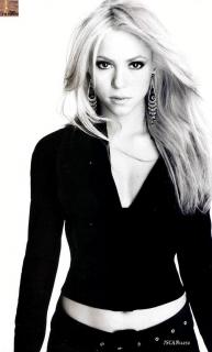 Shakira dans Elle [726x1200] [81.67 kb]