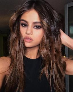 Selena Gomez [740x925] [169.42 kb]