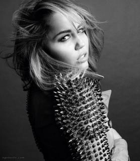 Miley Cyrus dans Marie Claire [600x690] [58.68 kb]